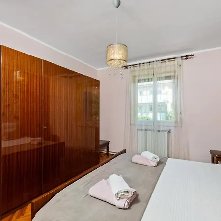 Appartamento 5203-1 For 6 Pers In Porec