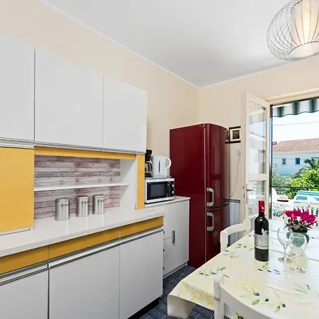 Appartamento 5203-1 For 6 Pers In *